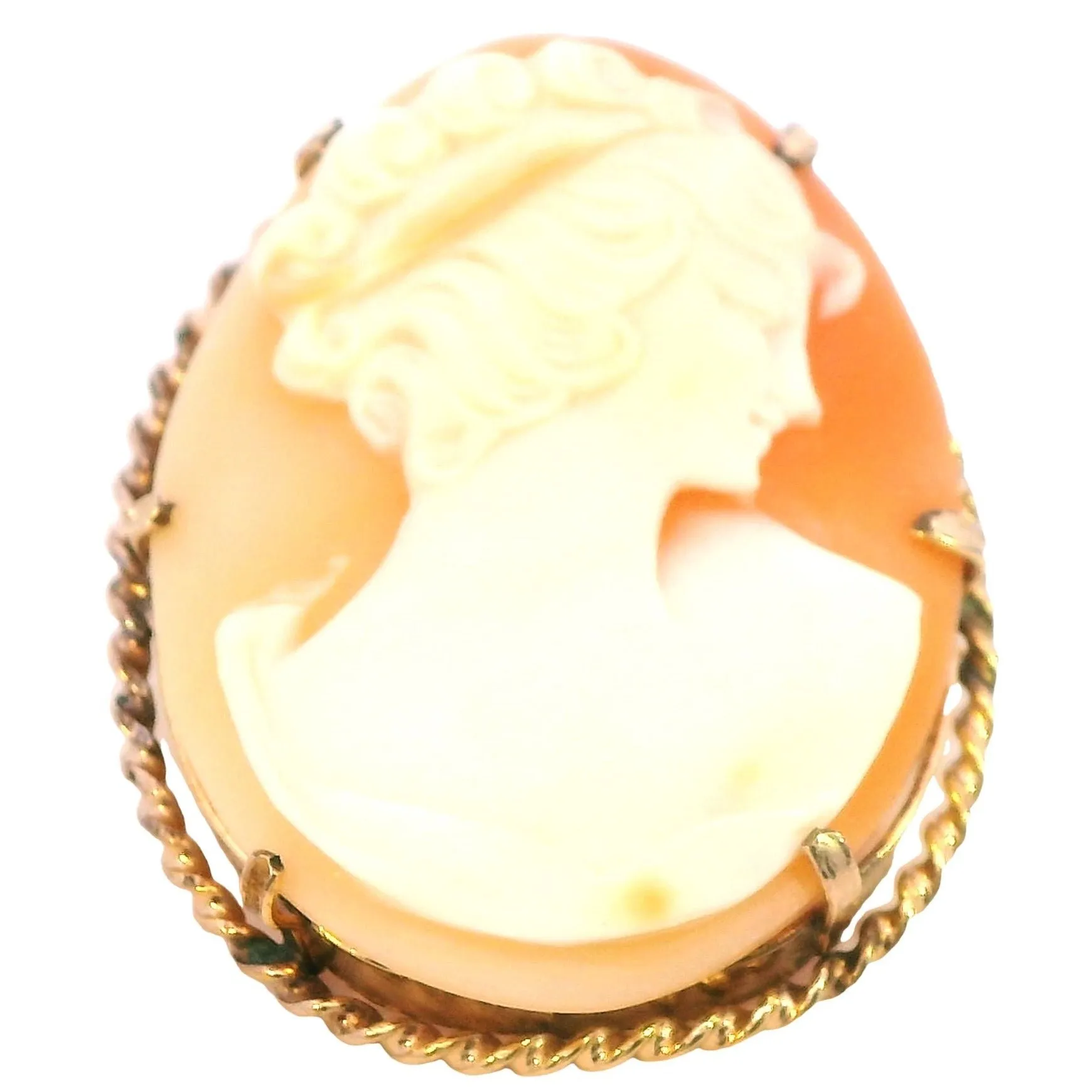 Exquisite Vintage Gold Cameo Brooch - Timeless Elegance
